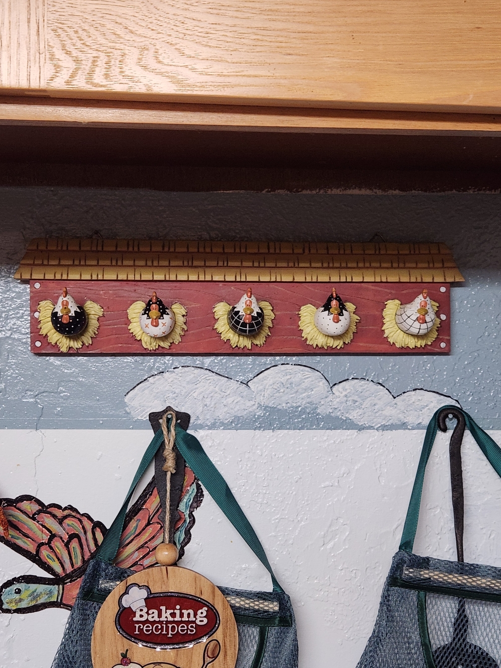 Decorative Chicken Hook Rack in Red and Yellow - Unbranded